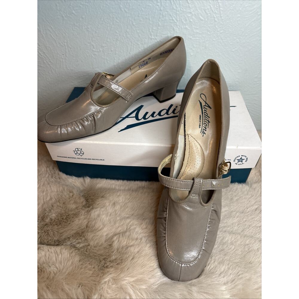 Auditions Women's Dress Shoe, Taupe / Beige, 9M, In Original Box